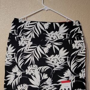 NWT Elegant Black and White Floral Midi Skirt
